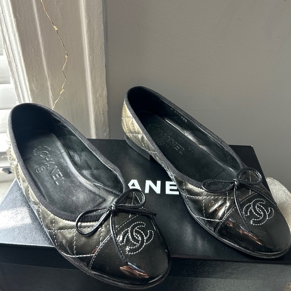 Chanel Ballerina Flats - Patent Leather - Picture 1 of 6